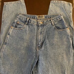 Size 12 vintage high waisted Forenza jeans. Tapered legs